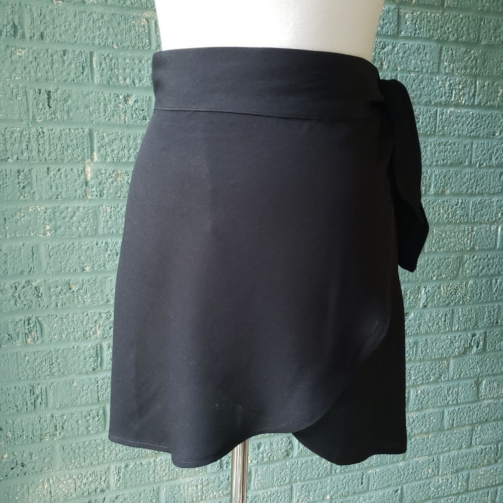 Reformation Britta Skirt in Black - Picture 5 of 8
